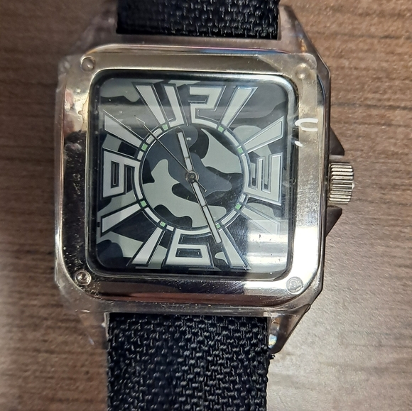 Watch - Picture 2 of 8